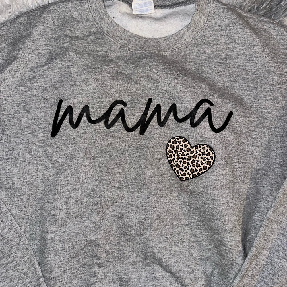 Woman’s Gray 'Mama' Sweatshirt W/Leopard Heart - Port & Company Medium - Picture 2 of 4